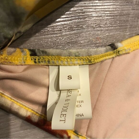 CHELSEA & VIOLET Yellow Floral Bikini Top Size Small Bohemian Padded - Picture 6 of 8